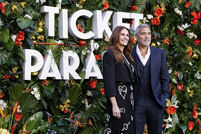 喬治克隆尼(右)和茱莉亞羅勃茲5度合作《幸福入場券》，日前一同出席倫敦世界首映。(UIP提供)
