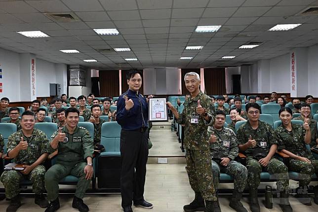 陸軍飛行訓練指揮部辦理「113年下半年初級防處輔導知能研習」。（陸軍飛訓部提供）