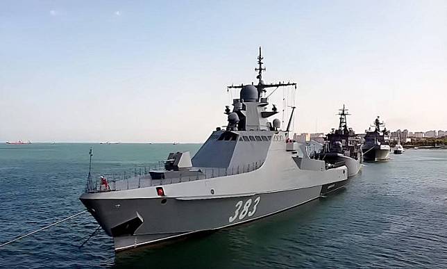 俄羅斯國防部宣稱黑海艦隊2艘巡邏艦31日晚間擊沉烏克蘭3艘無人艇。圖為事件主角之一「謝爾蓋·科托夫號」巡邏艦。 圖：翻攝topcor.ru