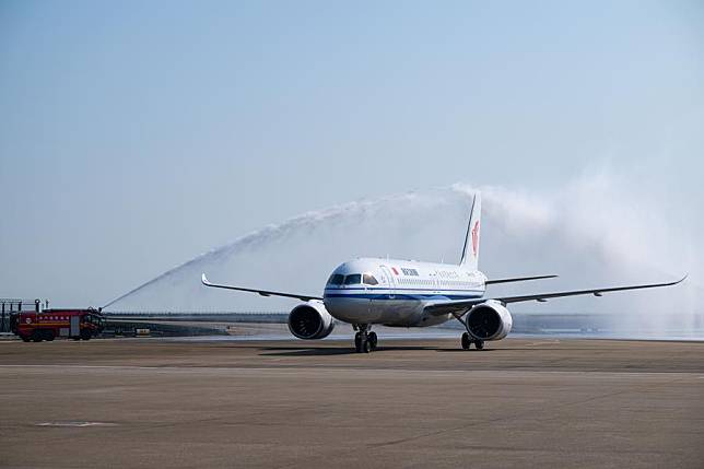 A C919 aircraft arrives at Macao International Airport in Macao, south China, Nov. 7, 2024. (Xinhua/Cheong Kam Ka)