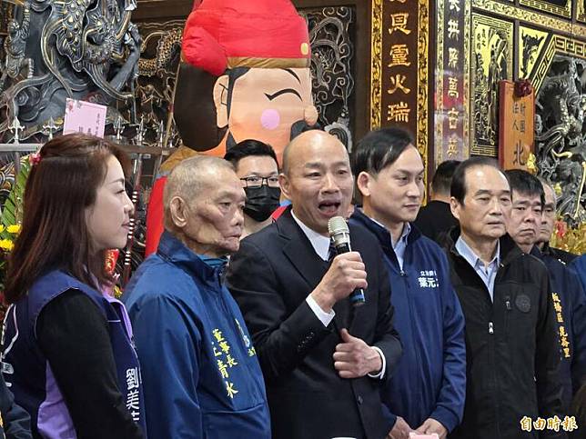 立法院長韓國瑜(中)參拜宮廟時致詞表示，風不調、雨不順是老天爺的責任，國不泰、民不安是人的責任。(記者賴筱桐攝)