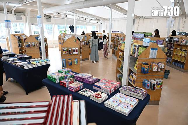 海上流動書展「望僕號」抵達香港。(陳奕釗攝)