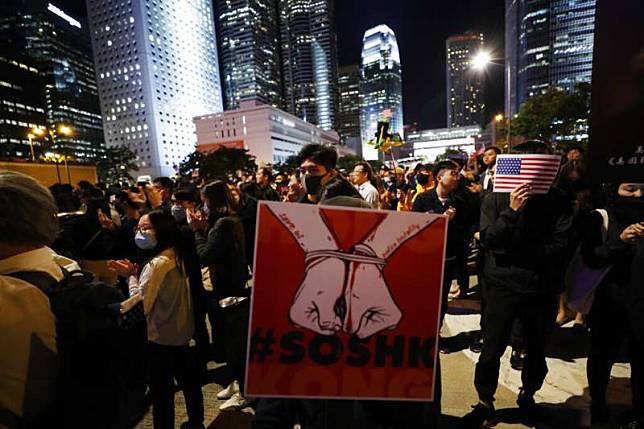 隨著北京逐漸背離「一國兩制」的承諾，香港的民主也日漸消逝。（美聯社）