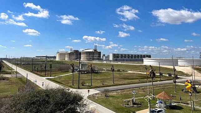 美國德州自由港附近的液態天然氣儲存槽，圖為2023年2月11日。路透社