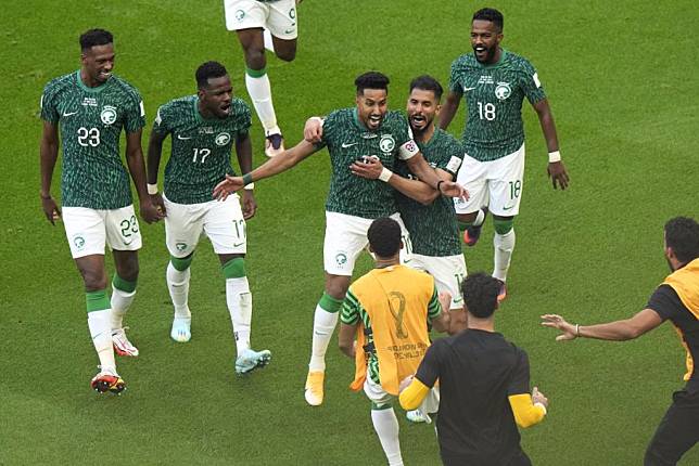 沙烏地阿拉伯球員慶祝踢贏阿根廷。（美聯社）