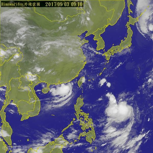 目前位於東沙島北方海面的瑪娃颱風正緩步朝中國前進，預計最快今晚登陸，其外圍雲系仍為台灣帶來不穩定的天氣。（圖擷取自中央氣象局）