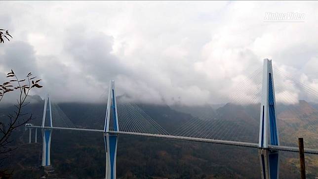 ชมความยิ่งใหญ่ ‘สะพานลอยฟ้าผิงถัง’ เสาคอนกรีตสูงสุดในโลกที่กุ้ยโจว