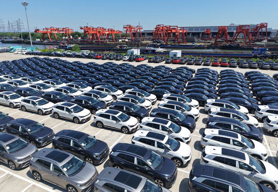 Update: China's new energy vehicle registrations hit record 5.62 mln in H1 2025 | XINHUA | LINE TODAY