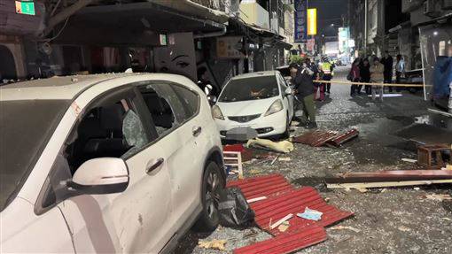 一張圖看氣爆威力！台南民宅炸光機車逃不過...文化街秒變「加薩走廊」