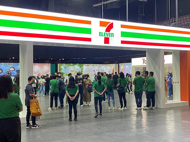 7-Eleven香港及澳門業務展覽會今日（28日）假九龍灣國際展貿中心舉行，吸引多家零售、食品公司設置攤位，向來賓介紹及推廣年度暢銷產品。