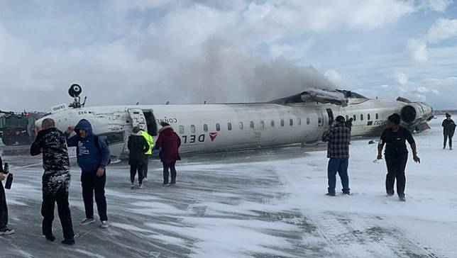 達美航空客機多倫多降落時失事翻轉，至少18人傷 當中3人重傷