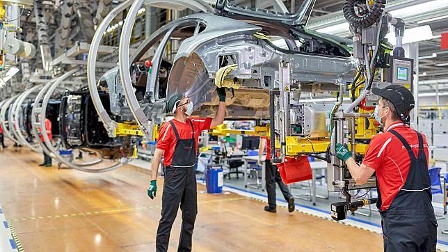 第三代 Porsche Macan 將有純電版本，車體工廠已完工！