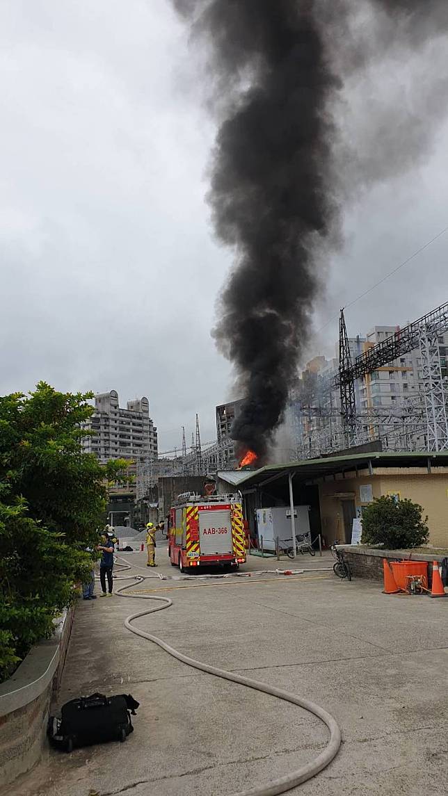 萬隆變電所12日發生爆炸起火，造成雙北市30.5萬戶停電。   圖：台北市政府/提供