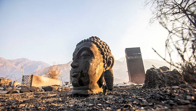 2025年1月11日，加州洛杉磯郡艾塔迪那（Altadena）遭伊頓野火肆虐後。路透社