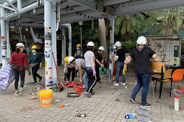 Chinese University students, graduates and staff clean up the campus. Photo: Kinling Lo