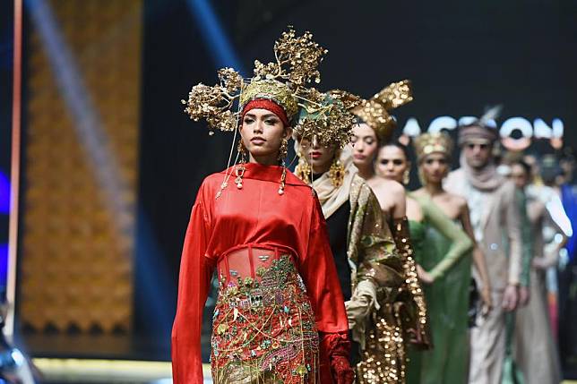 Models present creations during a fashion show in southern Pakistani port city of Karachi on Oct. 24, 2024. (StrXinhua)