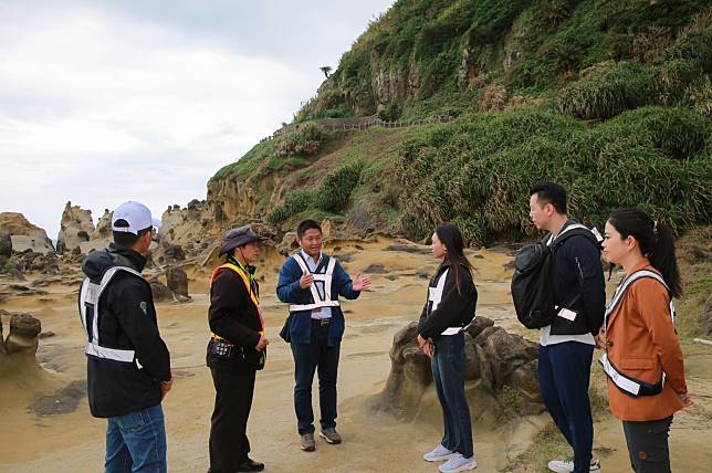 交流團參訪獲選百大綠色旅遊目的地的基隆和平島公園。