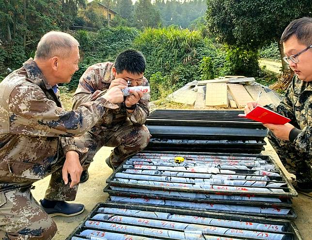 Technicians of Hunan Province Geological Disaster Survey and Monitoring Institute check rock samples at the Wangu gold field in Pingjiang County, central China's Hunan Province, Nov. 5, 2024. (Xinhua/Su Xiaozhou)