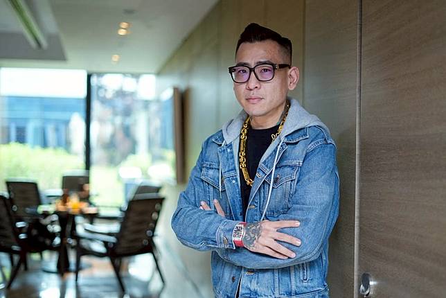 蹦闆開出的徵才公告，被許多網友嫌棄薪資太低。（羅永銘攝）