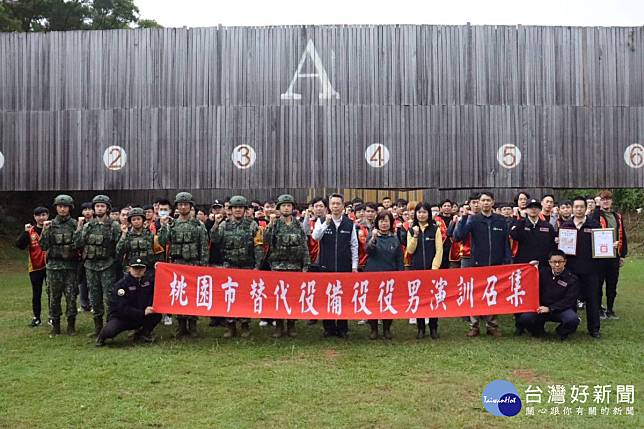 桃園市政府辦理替代役備役役男實彈射擊訓練，召集140名替代役備役役男，到訓率100％。