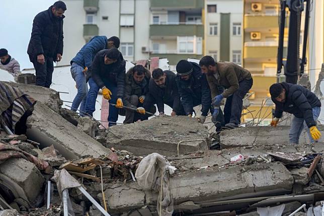 2023年2月6日的土耳其大地震，造成土耳其與敘利亞兩國至少數千人喪生。（美聯社）
