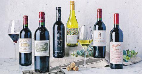首屆大賽——有別於一般大賽從參加比賽的葡萄酒中選出最佳葡萄酒，這個大賽是由各葡萄酒評審提名，其中最佳1996年波爾多葡萄酒的得主是Château Latour, Pauillac, France 1996年（右二）。（美食美酒盛典提供）