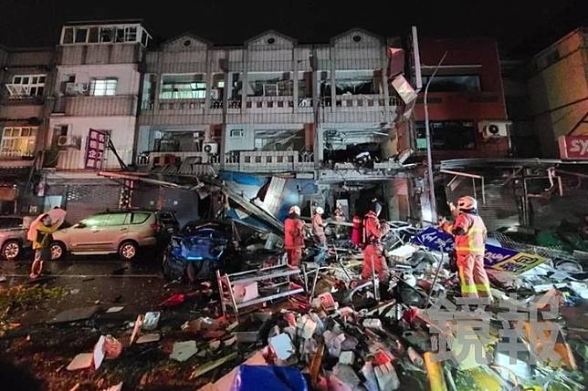 現場氣爆威力驚人，不少透天建物嚴重受損，現場一片狼藉。新竹市消防局提供