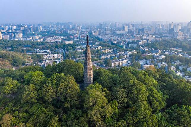 A drone photo shows the Baochu Tower near the West Lake in Hangzhou, east China's Zhejiang Province, Sept. 7, 2024. (Xinhua/Xu Yu)