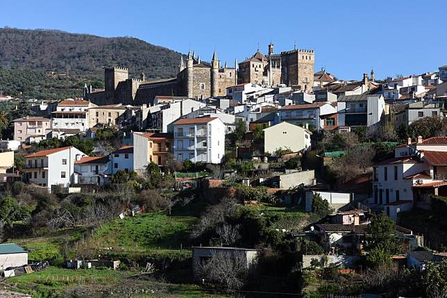This photo taken on Dec. 27, 2022 shows a view of Guadalupe in Extremadura, Spain. The village has been selected by the United Nations World Tourism Organization (UNWTO) as one of the &ldquo;Best Tourism Villages of 2022&rdquo;. (Photo by Gustavo Valiente/Xinhua)