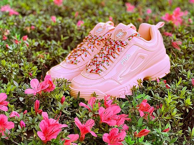 FILA 2022 DISRUPTOR II HEART SANDBLAST LOW SATIN Zeek LINE TODAY