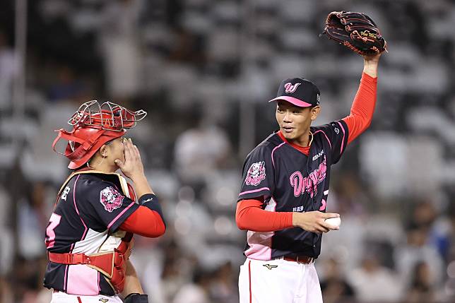 味全龍隊投手曹祐齊投5局失1分奪勝，獲選單場MVP。記者陳正興／攝影