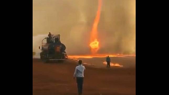 巴西火龍捲狂燒。圖／翻攝自Twitter