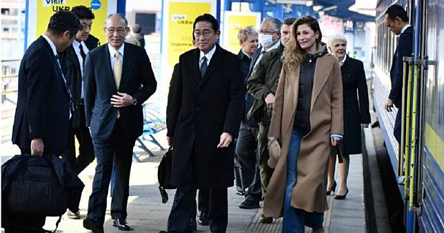 日本首相抵達基輔　烏克蘭外交部讚：歷史性訪問