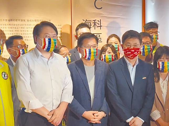 無任所大使林佳龍（前左二）有意參選台北市長，基隆市長林右昌（前左一）表達認同，稱他是可期待人選。（陳彩玲攝）