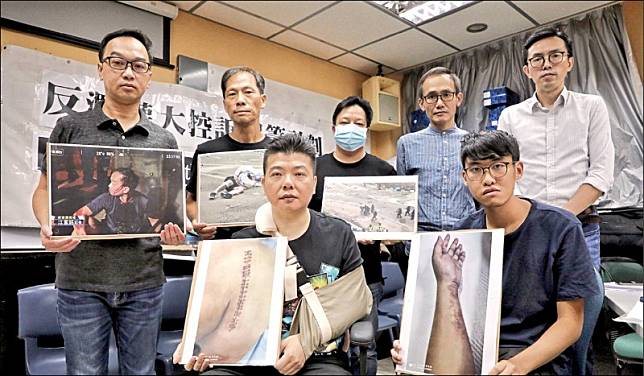 香港10名遭受「警察暴力」的示威者，日前手持受害照片，發起「反濫權大控訴眾籌計畫」，預計籌募1000萬港幣，用於向警方提出民事索償與司法覆核。(取自網路)