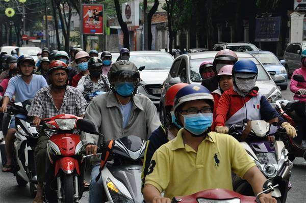 越南一名男子從胡志明市騎車返回金甌省探親時，捏造近期旅遊史規避自我隔離21天限制，導致8人染疫，其中一人死亡。（圖片來源／Unsplash）