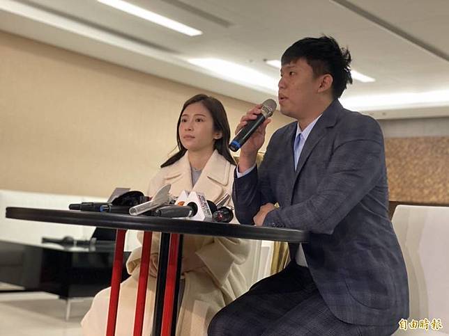 雞排妹「御用律師」王啓任(右)與賣淫集團合作，用仙人跳手法坑殺醫生、企業主逾千萬元。(資料照)