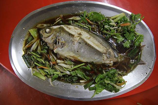 ▲夏季的東北角能捕獲肉質肥厚的「黃雞魚」，是許多饕客來東北角選當季海鮮的首選，不論是酥炸、紅燒、清蒸或是煮魚湯都好吃。（圖／新北市漁管處提供）