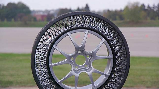 goodyear-testing-tesla-model-3-with-airless-tires (1)-402c79a2b5.jpeg