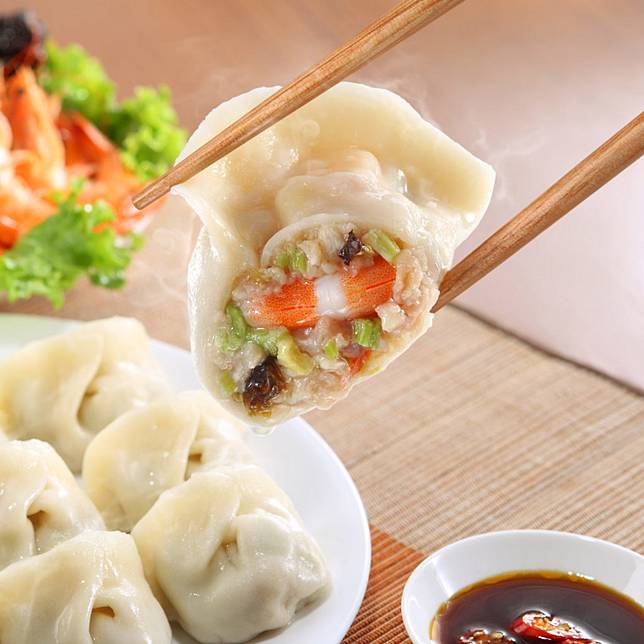 ▲源自於東湖王家水餃，內餡飽滿吃起來超滿足。(圖/餃子樂)