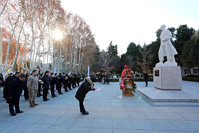 Participants bow before the tomb of Canadian surgeon Norman Bethune during a commemoration event in Shijiazhuang, north China's Hebei Province, Dec. 21, 2024. (The North China Military Martyrs Cemetery/Handout via Xinhua)