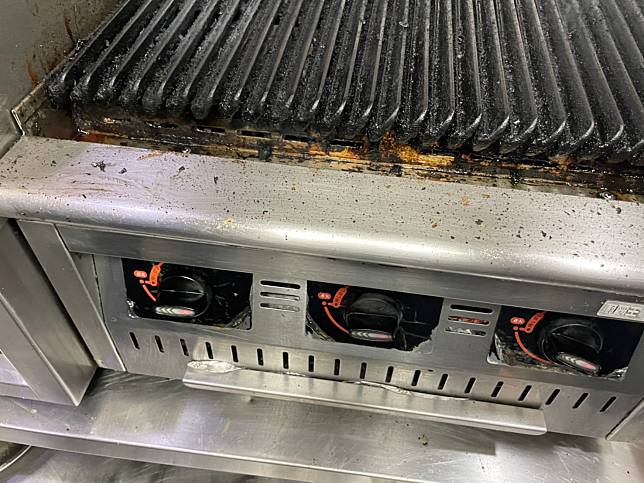 初瓦疑爆食物中毒，北市衛生局稽查發現烤台不潔。(北市衛生局提供)