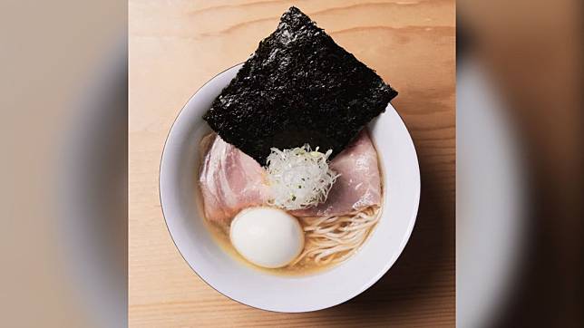 東京茅場町「麵屋紀茂登」拉麵一碗要價3500元日幣（約新台幣730元）。（翻攝自麵屋紀茂登X）