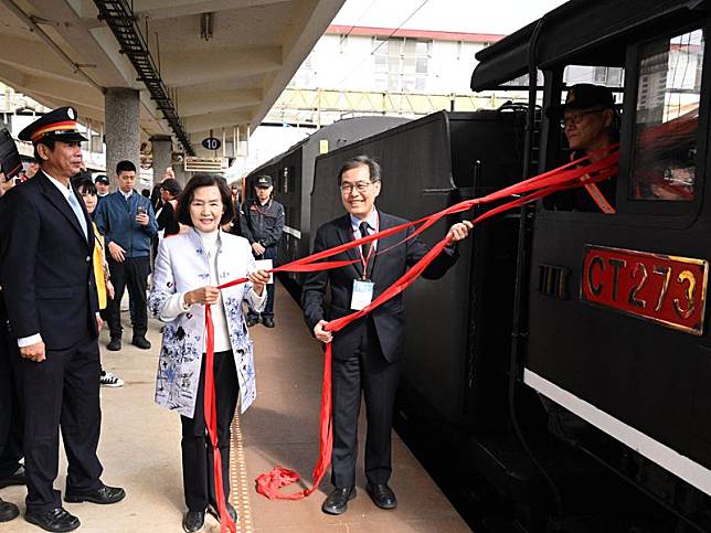 宜蘭鐵道百年蒸汽火車女王蘭陽平原走一回