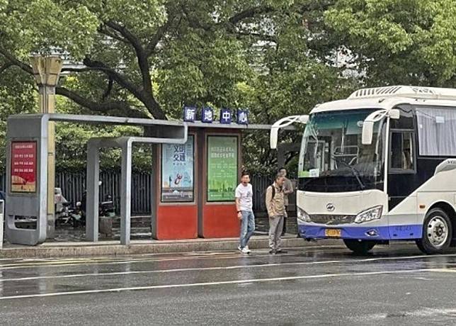 案中的日本母子在蘇州市一個車站等車時遇襲。