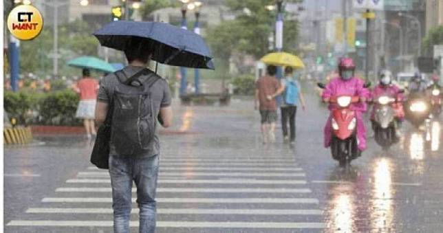 氣象局發布11縣市豪大雨特報　大雷雨「狂炸宜蘭1小時」
