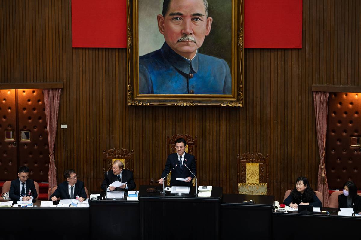 20小時不斷電表決，2025總預算刪減2,075億創新高，藍白：嚴格把關、還錢於民；政院：造成行政窒礙難行| 報導者| LINE TODAY