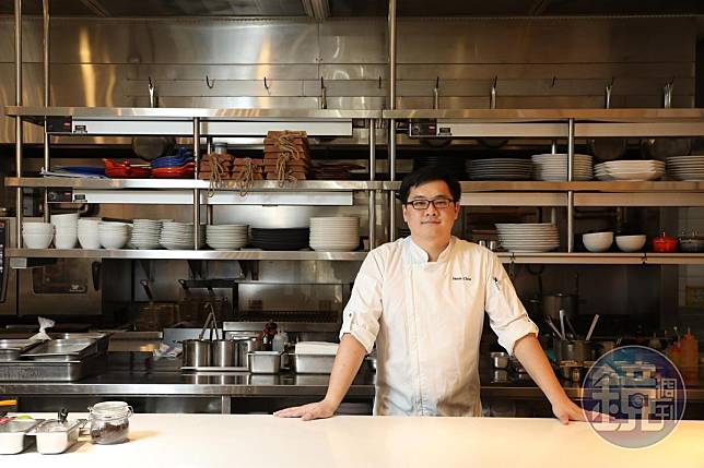 餐廳新任馬來西亞籍主廚周建宏，擅長利用醬汁為料理灌注靈魂。