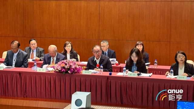 討論牆 | 〈廣達股東會〉林百里：AI市場「登梯向上」 今年AI伺服器需求非常強勁