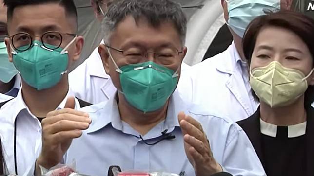 台北市長柯文哲今視察聯合醫院中興院區快篩陽分流診。（圖／ＴVBS）